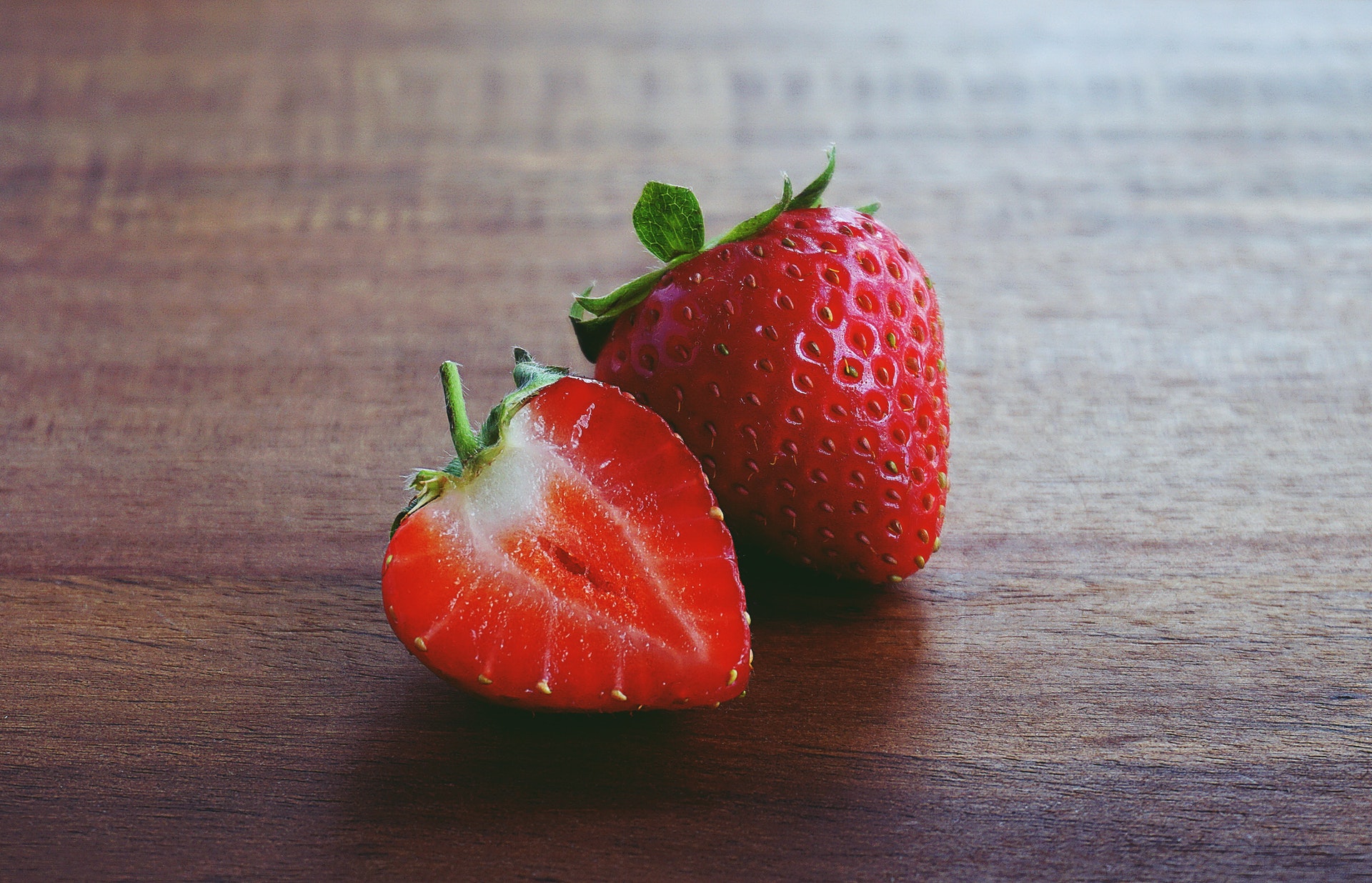 can-dogs-eat-strawberries